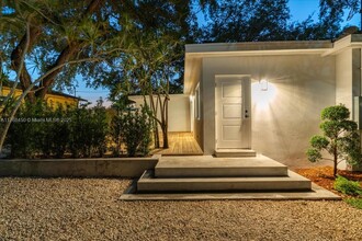 3260 NW 9th St in Miami, FL - Building Photo - Building Photo
