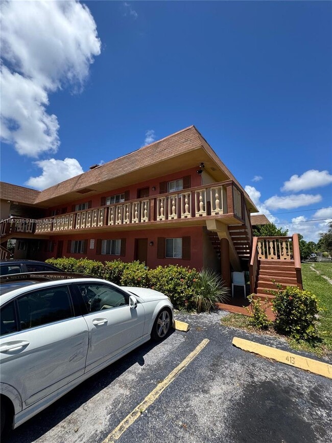 933 W Jasmine Dr in West Palm Beach, FL - Foto de edificio - Building Photo
