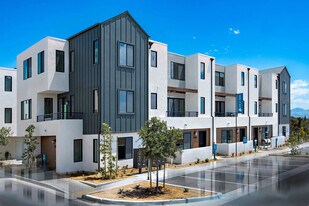 2402 Cascalote Lp in San Diego, CA - Building Photo