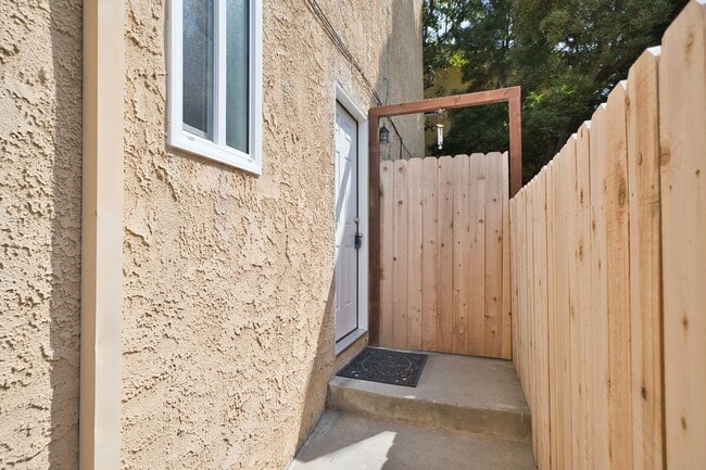 1708 Marshallfield Ln in Redondo Beach, CA - Building Photo - Building Photo