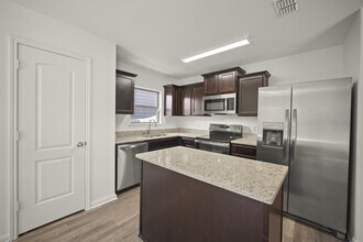 14260 Greenhaw Ln in Dallas, TX - Building Photo - Building Photo