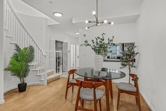128 N El Camino Real in San Mateo, CA - Foto de edificio - Building Photo