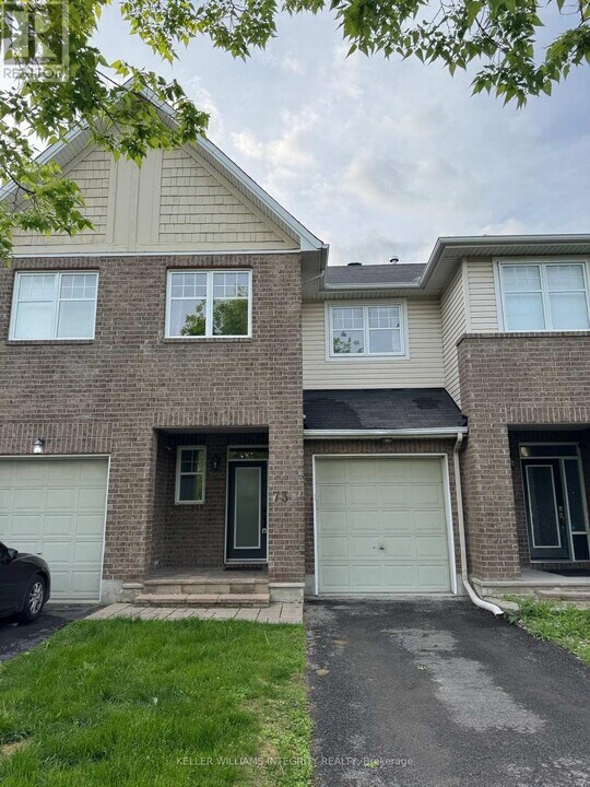 73 Hatchley Rd in Ottawa, ON - Building Photo