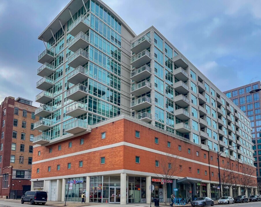 909 W Washington St, Unit 510 in West Chicago, IL - Building Photo