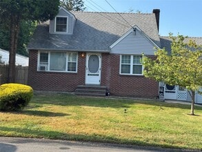 29 Dorchester St in Huntington Station, NY - Building Photo - Building Photo