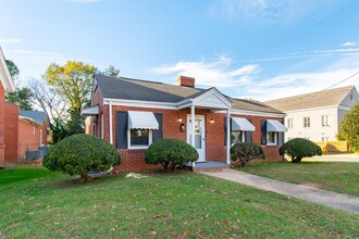 1027 Oberlin Rd in Raleigh, NC - Building Photo - Building Photo