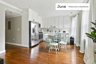 Room in Shared 4 bed/1.5 bath home, Unit B in Boston, MA - Foto de edificio - Building Photo