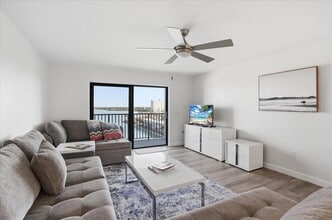 7300 Sun Island Dr S in South Pasadena, FL - Building Photo - Building Photo