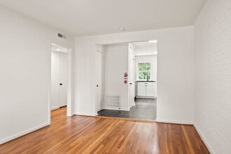 1640 W Northwest Blvd in Winston-Salem, NC - Building Photo - Building Photo