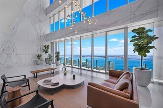 300 Biscayne Boulevard Way, Unit 3009 in Miami, FL - Building Photo - Building Photo