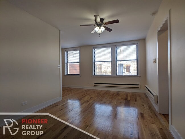 818 W Diversey Pky in Chicago, IL - Building Photo - Building Photo