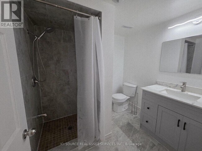 1324 Odessa Crescent in Oakville, ON - Building Photo - Building Photo