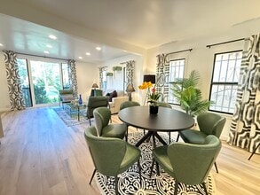 1235 S Longwood Ave, Unit Longwood in Los Angeles, CA - Building Photo - Building Photo