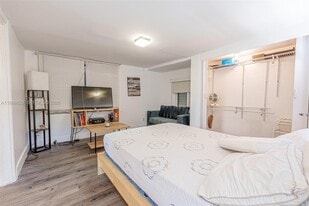 528 SW 21st Ave in Miami, FL - Building Photo