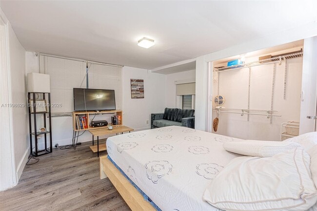 property at 528 SW 21st Ave