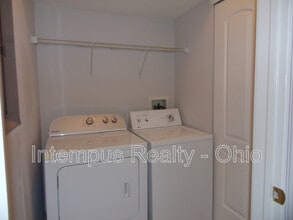 8057 Crane's Crossing Dr in Lewis Center, OH - Building Photo - Building Photo