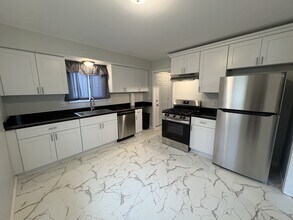 20975 Poinciana St in Southfield, MI - Building Photo - Building Photo