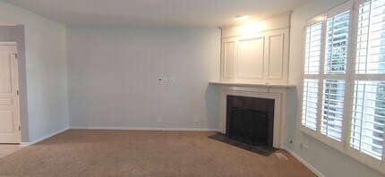 564 Woods Creek Ln in Algonquin, IL - Building Photo - Building Photo