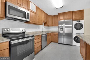 309 Yoakum Pkwy in Alexandria, VA - Building Photo