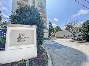 2161 Peachtree Rd in Atlanta, GA - Building Photo - Building Photo