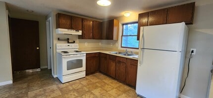28 Townhouse Rd in Allenstown, NH - Building Photo - Building Photo