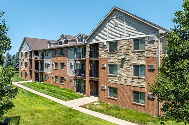 Chapel Ridge in West Des Moines, IA - Building Photo - Building Photo