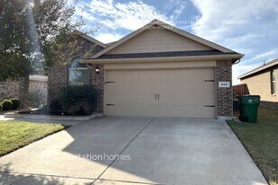 848 Wylie St in Crowley, TX - Building Photo