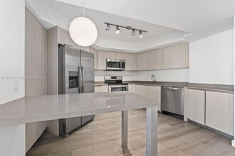 1500 Bay Rd, Unit M-0912 in Miami Beach, FL - Building Photo - Building Photo