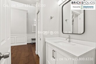 11435 79th Way NE in Kirkland, WA - Foto de edificio - Building Photo