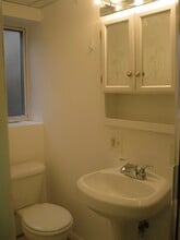 2319 Huidekoper Pl NW, Unit Basement Studio in Washington, DC - Foto de edificio - Building Photo