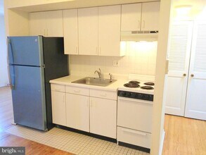 521 S 16th St in Philadelphia, PA - Building Photo - Building Photo