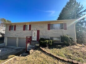 4244 E Stephens Dr in Bloomington, IN - Building Photo