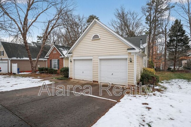 11025 Scrimshaw Ln in Charlotte, NC - Building Photo - Building Photo