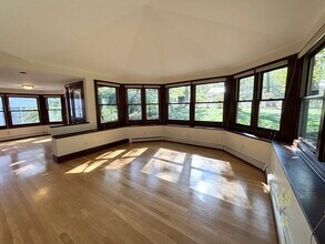 33 Clearwater Rd in Brookline, MA - Building Photo - Building Photo