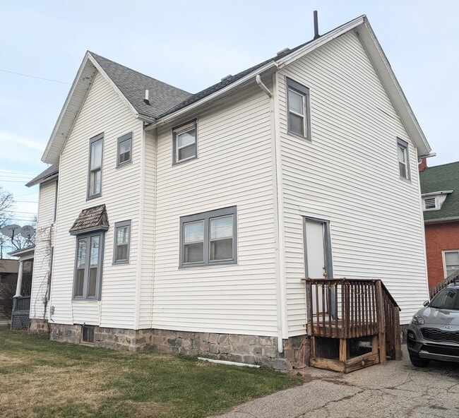 529 W Ionia St, Unit 1 in Lansing, MI - Building Photo - Building Photo