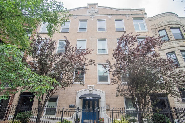 property at 4022 N Clarendon Ave
