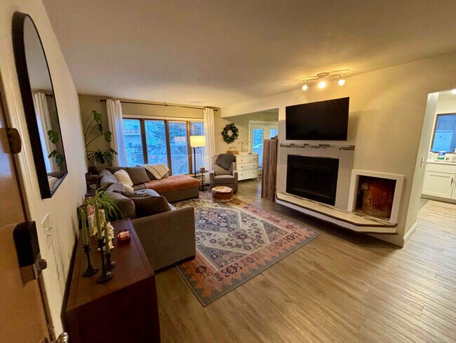 property at 1911 Congress Cir