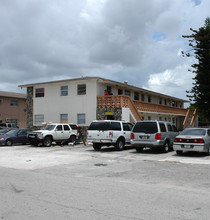 1445 W 28th St in Hialeah, FL - Building Photo - Building Photo