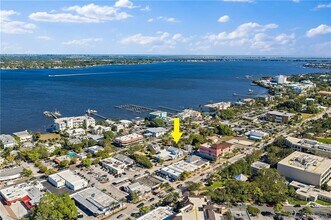 310 SE Denver Ave in Stuart, FL - Foto de edificio - Building Photo