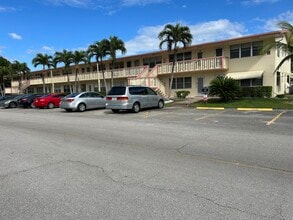 299 Camden Dr in West Palm Beach, FL - Building Photo - Building Photo