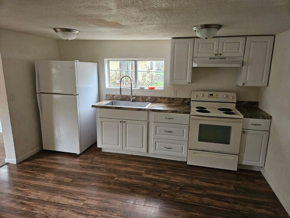 444 N Elm St in Coquille, OR - Building Photo