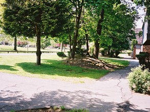 Brookmere Gardens in Surrey, BC - Building Photo - Building Photo