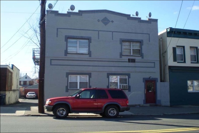 467 Hudson St in Hackensack, NJ - Foto de edificio - Building Photo