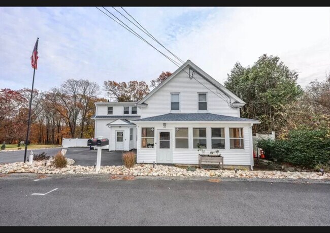 35 Honora Ave in Dracut, MA - Building Photo - Building Photo