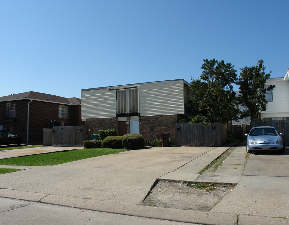 3725 Martinique Ave in Kenner, LA - Building Photo