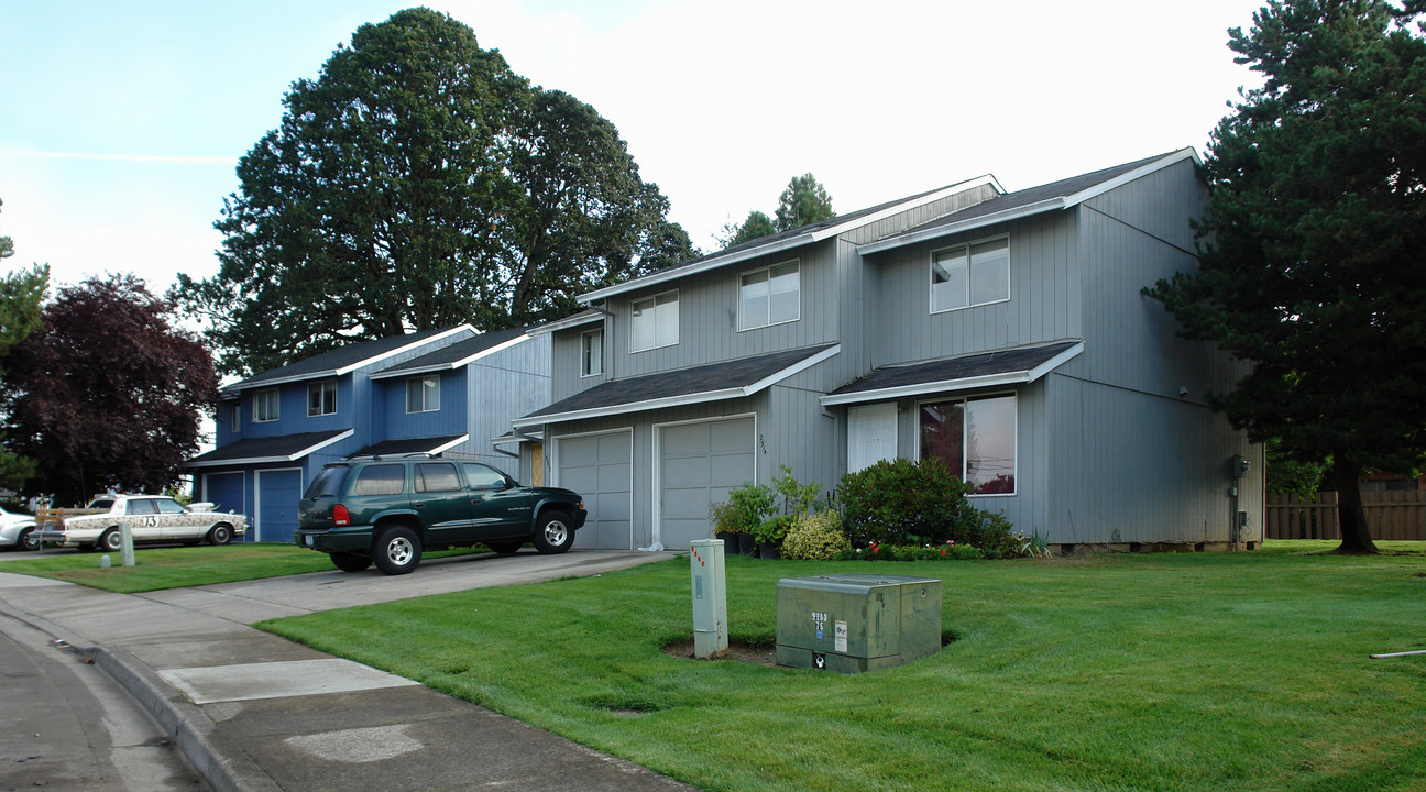 Benjamin's Corner in Hillsboro, OR - Building Photo