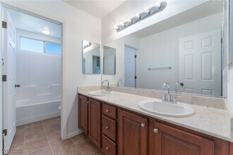 6640 April Bend Ct in North Las Vegas, NV - Foto de edificio - Building Photo