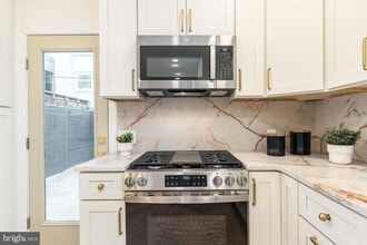 814 Mountain St in Philadelphia, PA - Building Photo - Building Photo