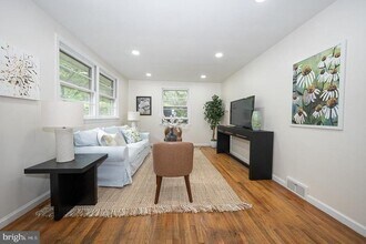 1019 Howellville Rd in Berwyn, PA - Building Photo - Building Photo
