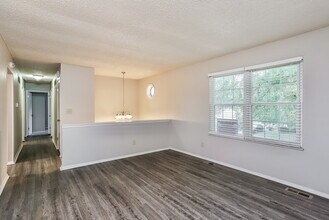 2328 Bensonhurst Dr in Florissant, MO - Building Photo - Building Photo